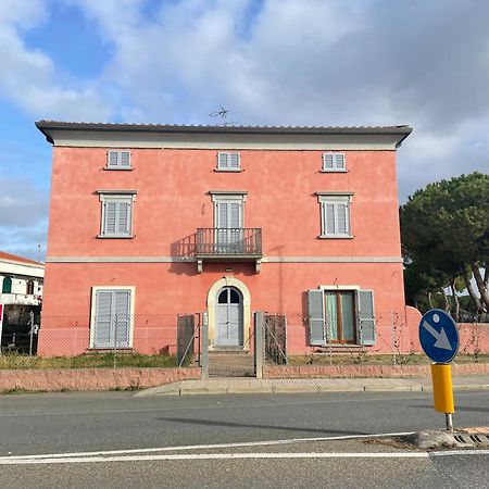 Casa Vacanze Le Due Torri ヴァダ エクステリア 写真