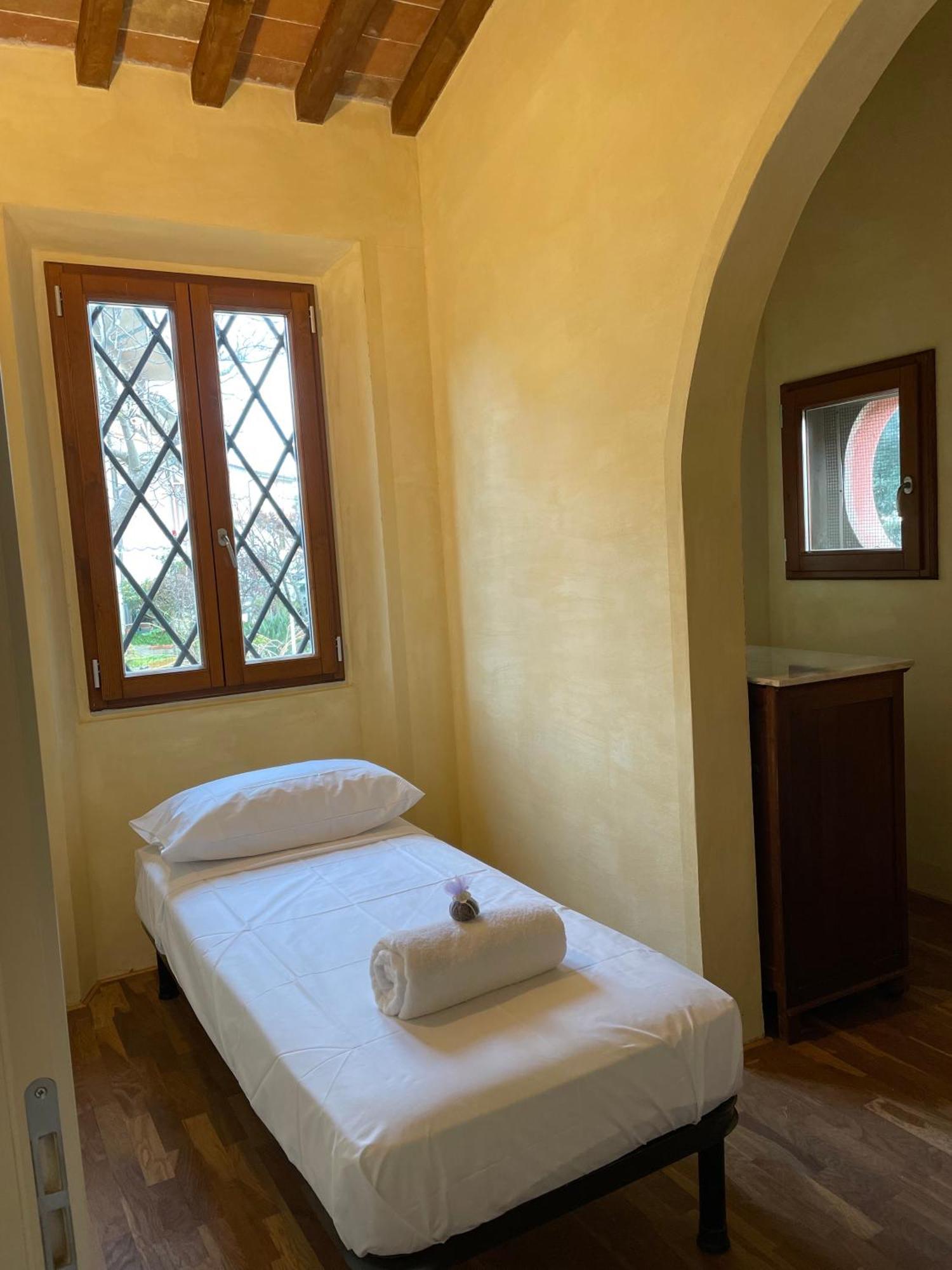 Casa Vacanze Le Due Torri ヴァダ エクステリア 写真