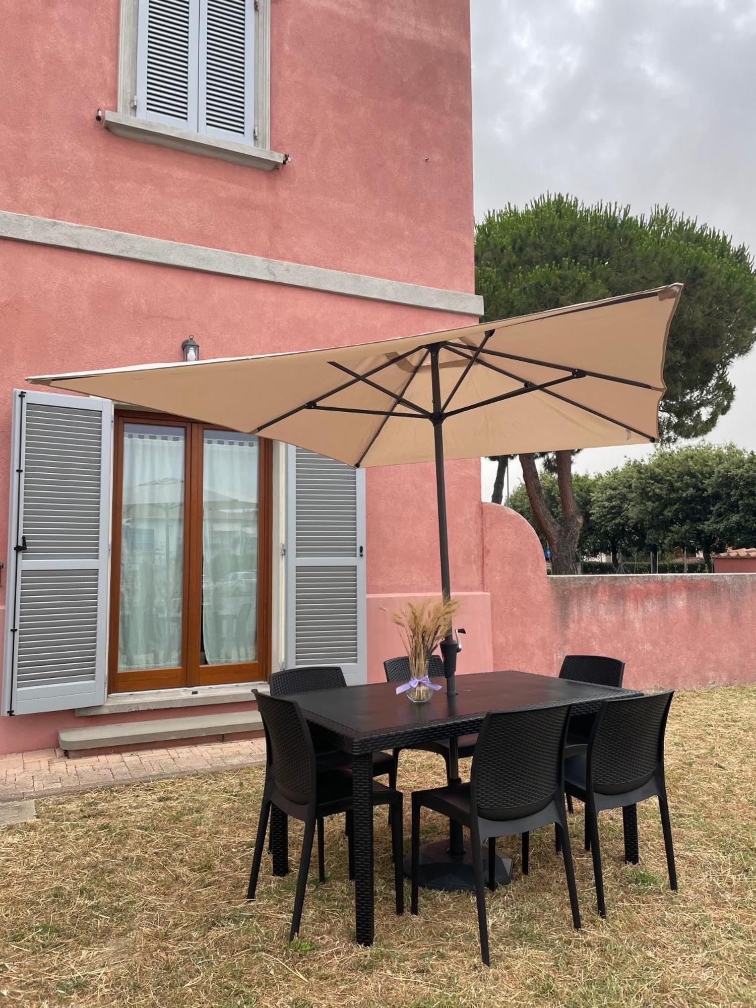 Casa Vacanze Le Due Torri ヴァダ エクステリア 写真