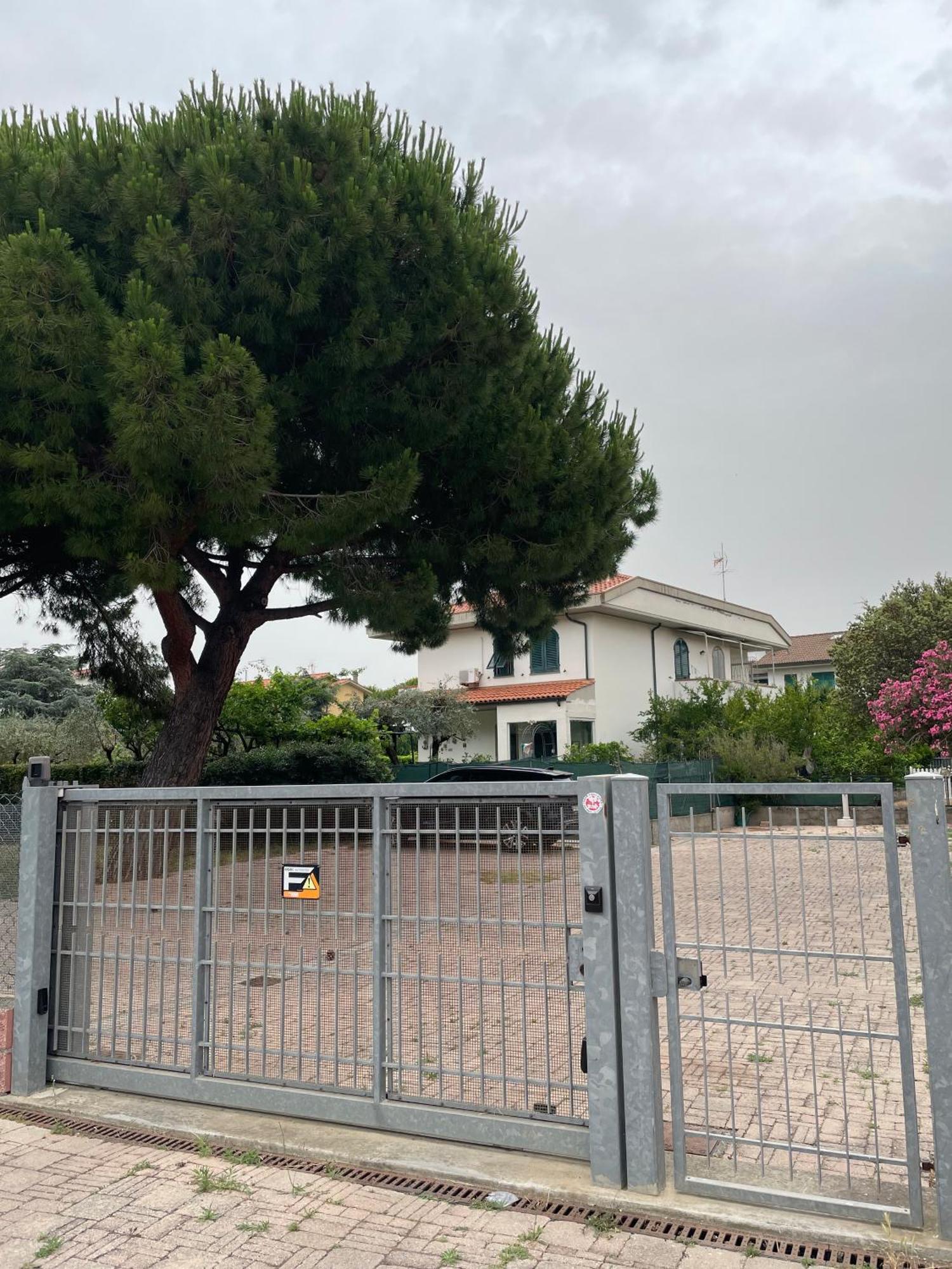 Casa Vacanze Le Due Torri ヴァダ エクステリア 写真